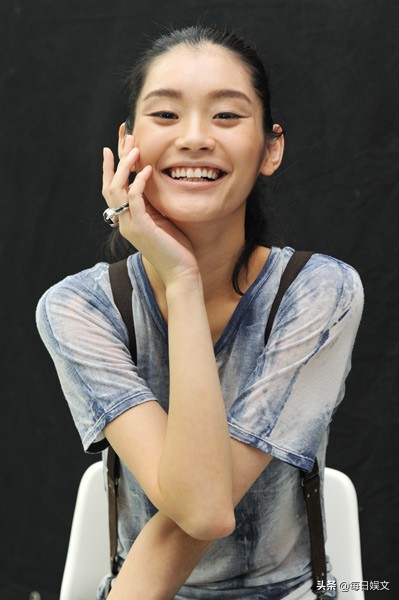 “赌王儿媳妇”奚梦瑶，深夜“晒”和老公聊天记录婚后称呼都改了