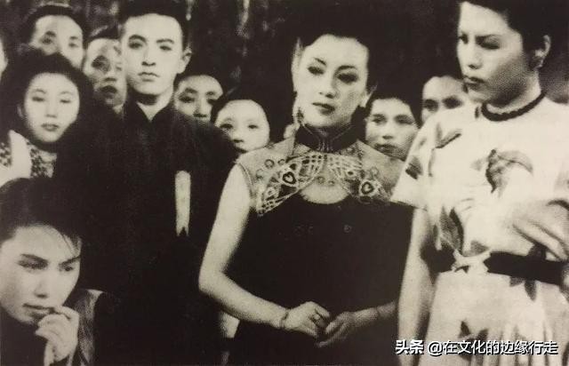 《一江春水向东流》里主角大都纪实表演，而配