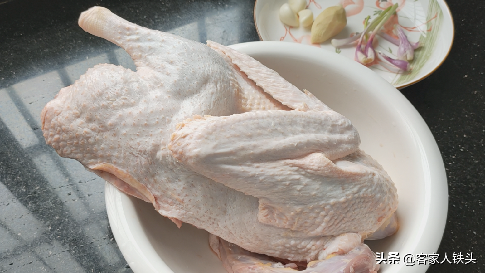 中秋节待客，试试鸭肉一个特色做法，传统味道酱香十足，漂亮好吃