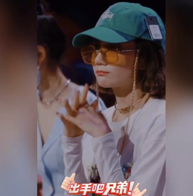 乃万和金子涵现身新节目，乃万绿帽带标成焦点