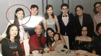 12岁爆红却毅然退圈，最终皈依佛门，小鸽子胡雅