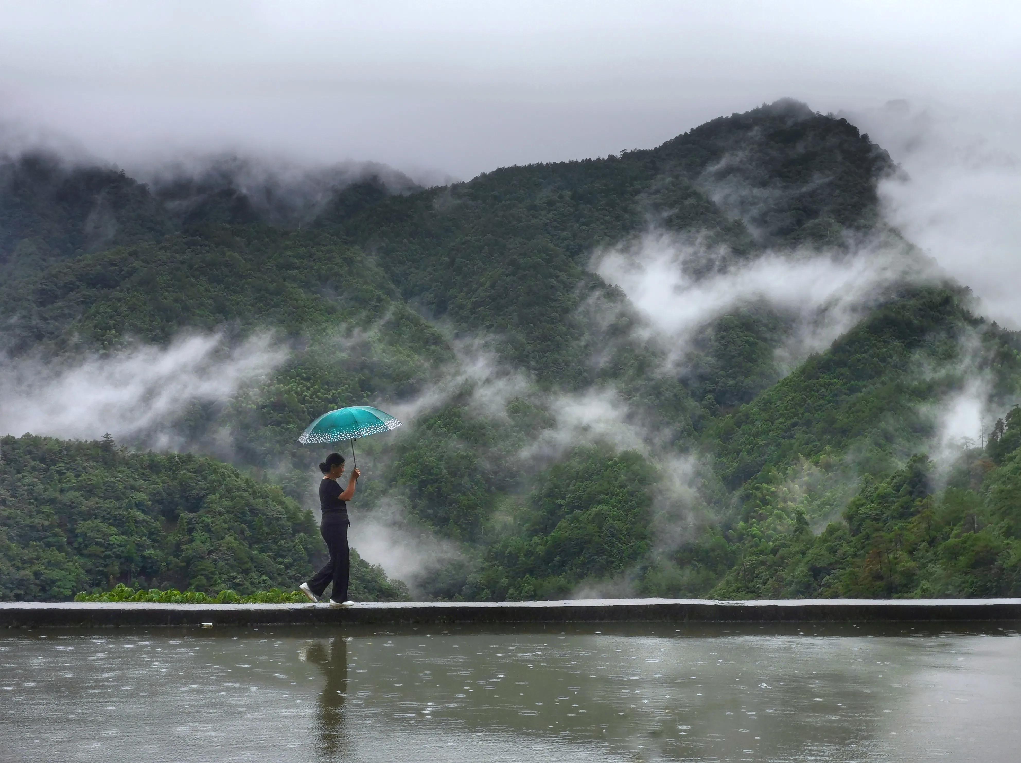 夏天去婺源：920米鄣山村避暑，13公里密林穿越，雨天看卧龙美景