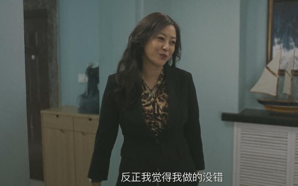 被家暴、出轨、冷暴力，在丈夫葬礼上大笑的郝