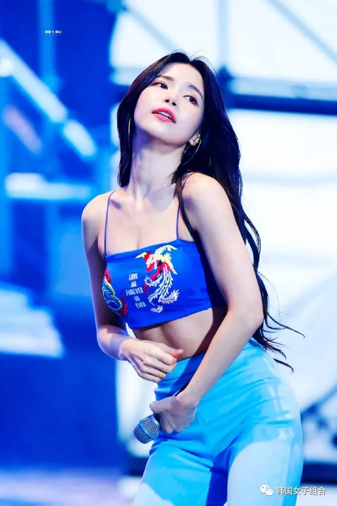 回归之际,腹肌更加鲜明了的女团爱豆