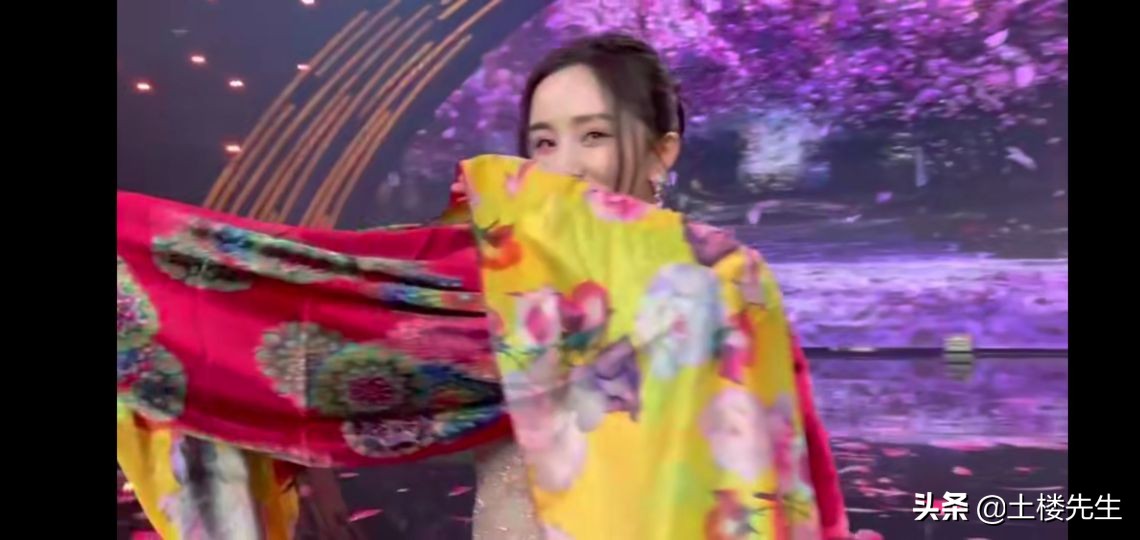 邓超化身摄影师直拍，距离文字暴露关系，最惊