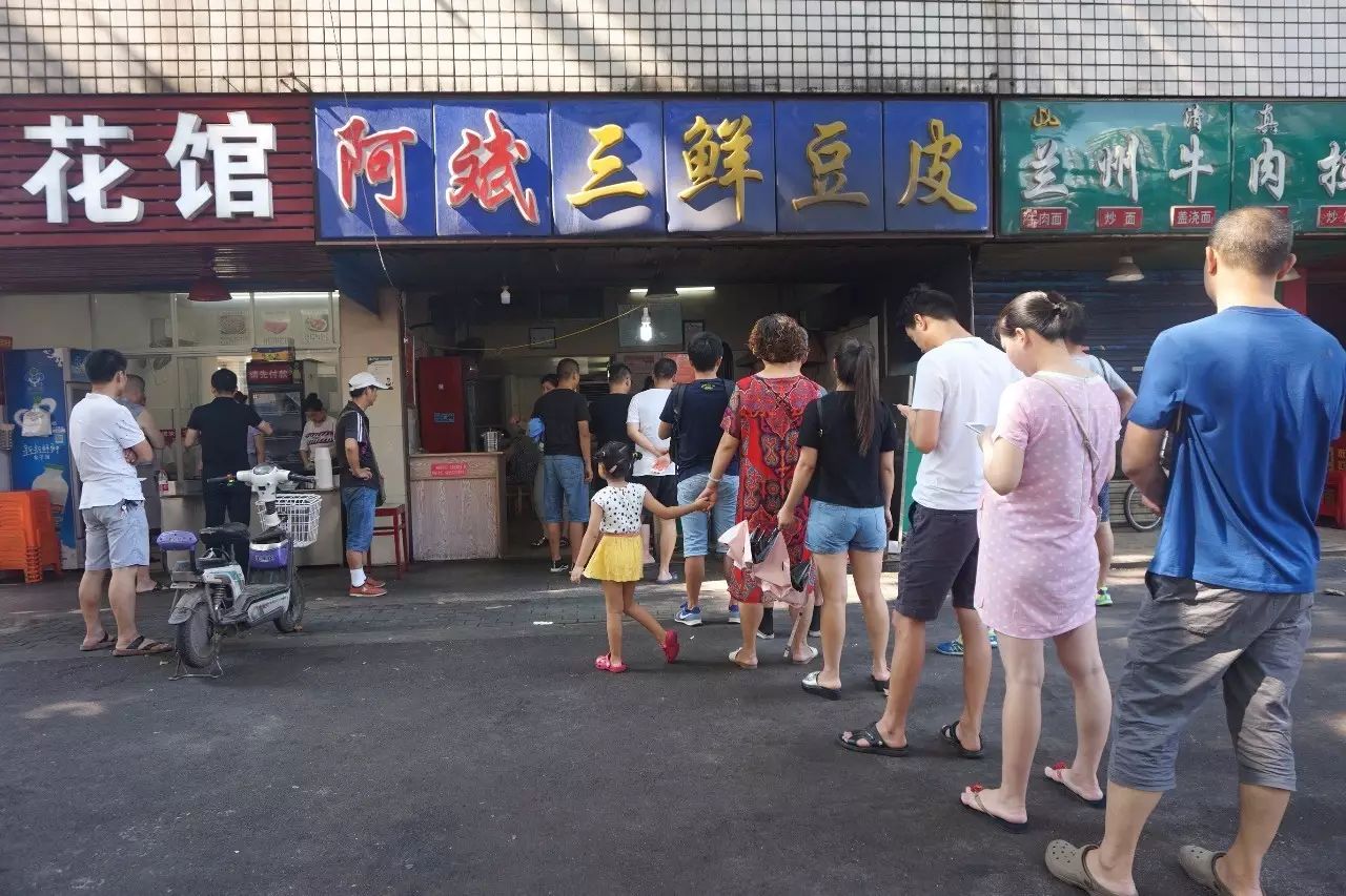 比户部巷还牛逼！藏在武汉闹市，家家都是网红店，你吃过几家？