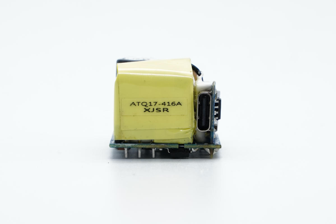 迷你机身，内置高集成电路，这款20W PD快充设计绝了