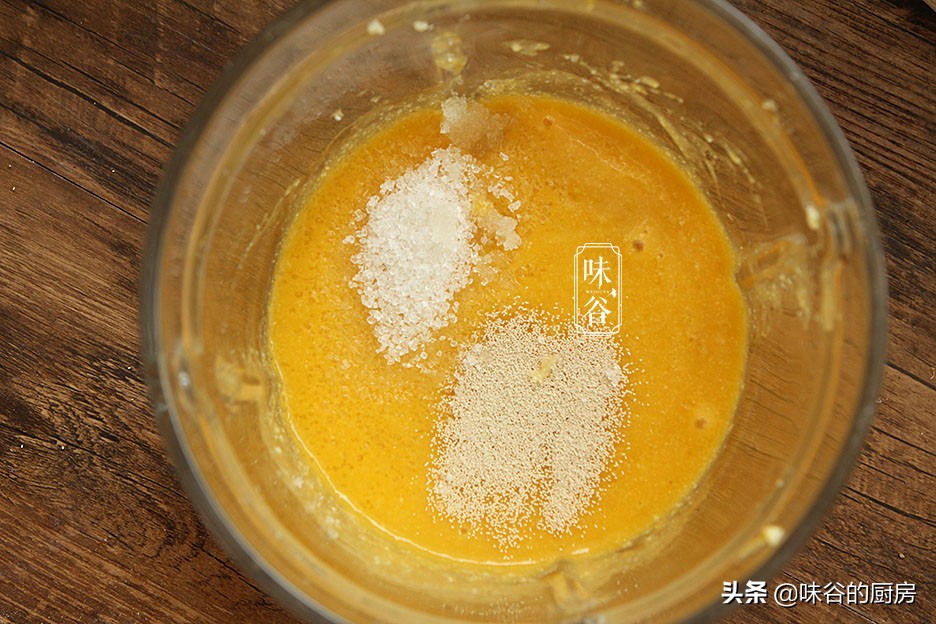 秋天给孩子吃此糕点，一搅一蒸就搞定，香甜又软糯，好吃不上火