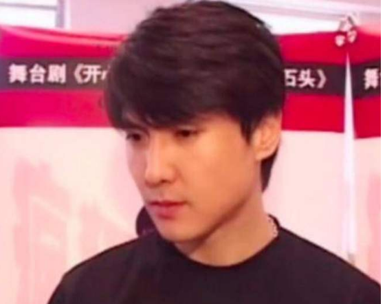 沈腾背后的故事：啃老多年，春晚说错台词被怼