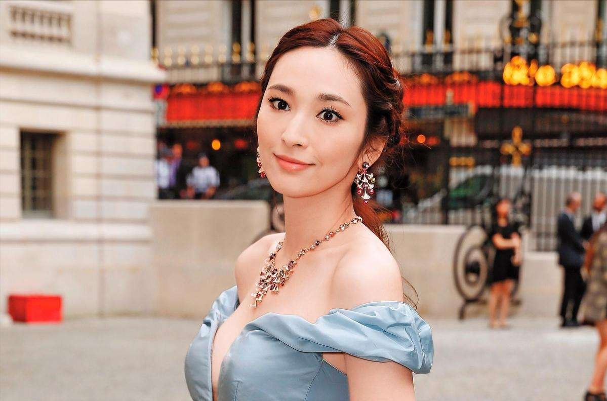 富豪男友变一贫如洗？吴佩慈用4个孩子和近10年