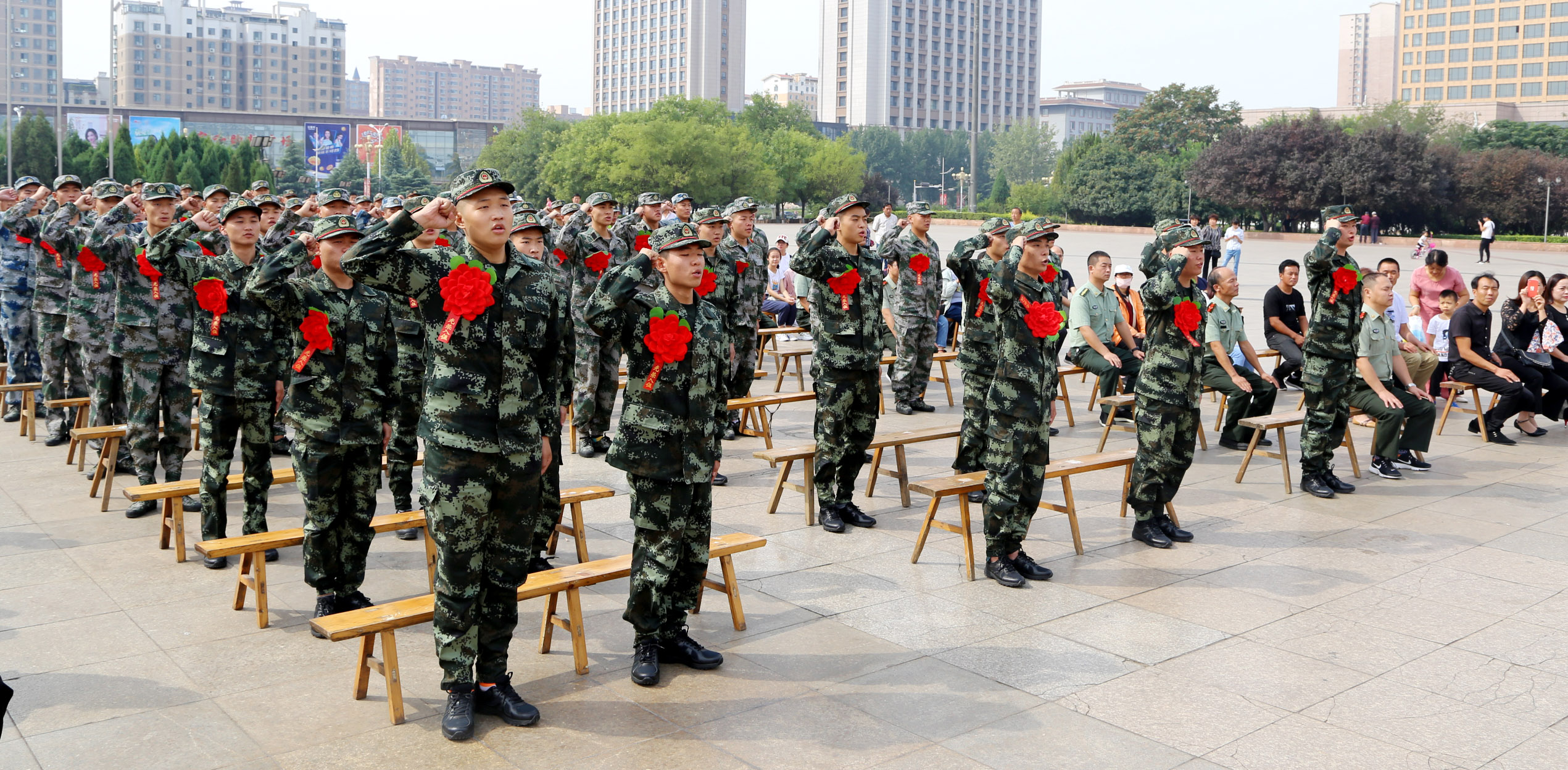 为何新兵不能在本地服役，至少要离家100公里远？可不是“绝情”