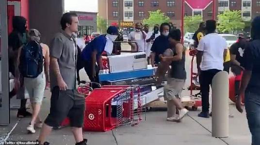 这是叙利亚战场画面？大家可能看错了，这是美