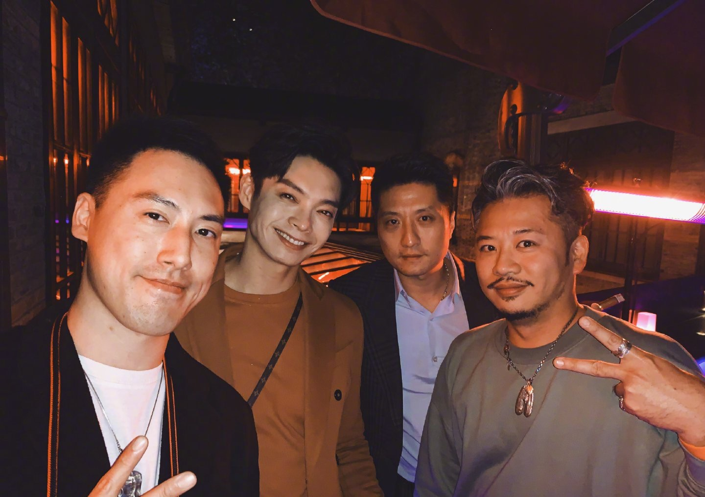 爺青回！ 吳尊汪東城為辰亦儒慶生，顏值凍齡帥氣有型滿滿回憶殺