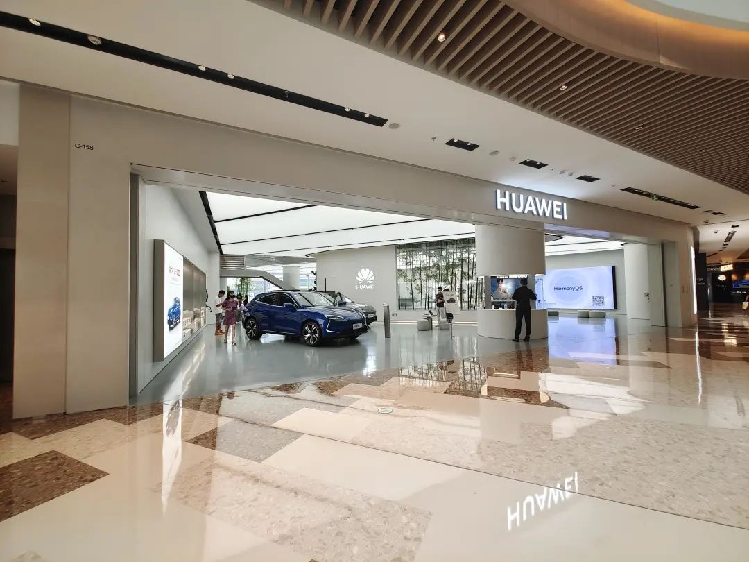 它空间不如理想ONE，但它百公里加速4.7秒，只卖25万！