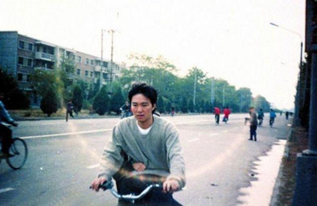 “情场鬼见愁”周星驰的心酸情史，和被他狠狠伤害的4个女人