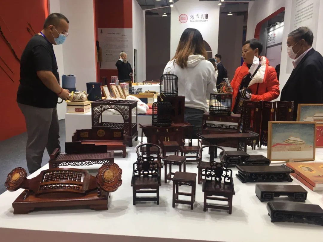景德镇报道：第十七届中国景德镇国际陶瓷博览会在瓷都盛大开幕
