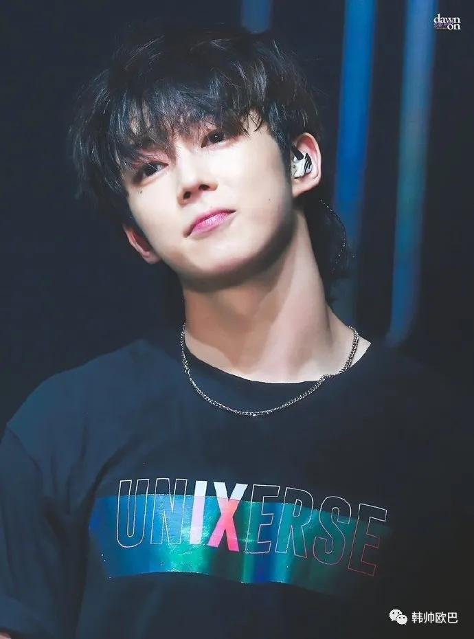 这位男团爱豆细长又漂亮的杏仁眼超有魅力