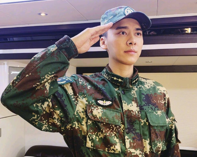 李易峰新剧《镜双城》已有路透，演员阵容强大