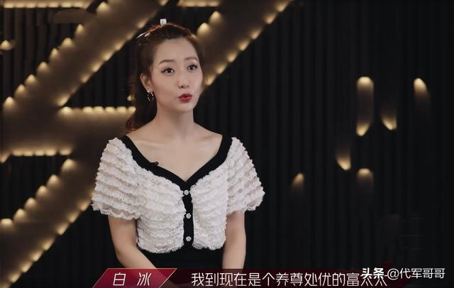 又一位女星自曝离婚！当红时下嫁小2岁男模，如今34岁成单亲妈妈