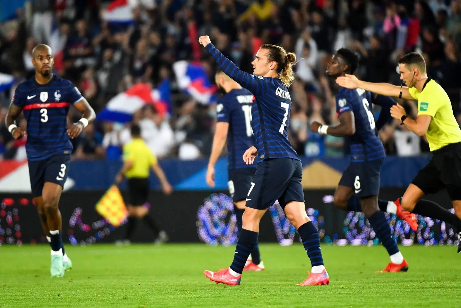 1-1！世预赛大冷！世界第58逼平法国仍居小组第4，2大巨星成罪人