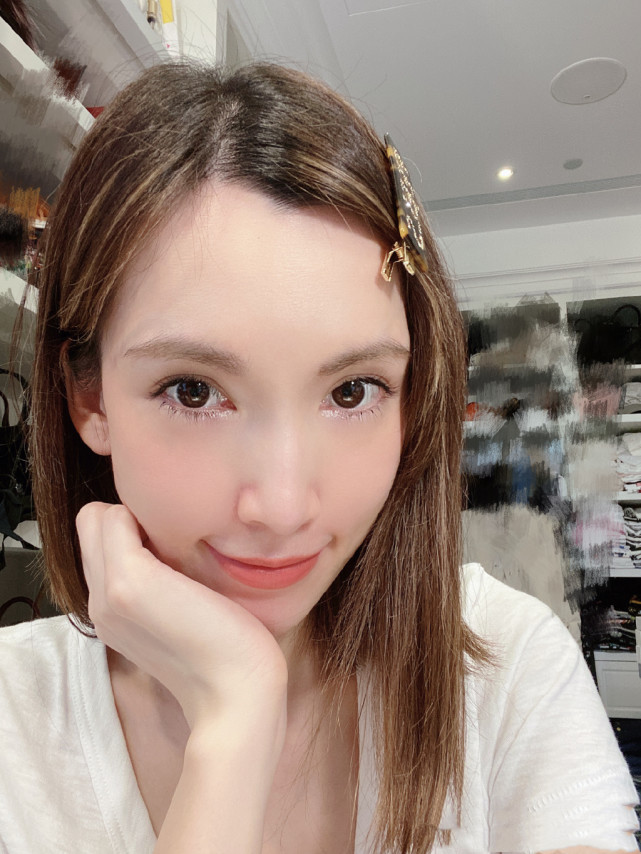 陳若儀曬全家福慶36歲生日，被老公兒子圍繞幸福得像小女生