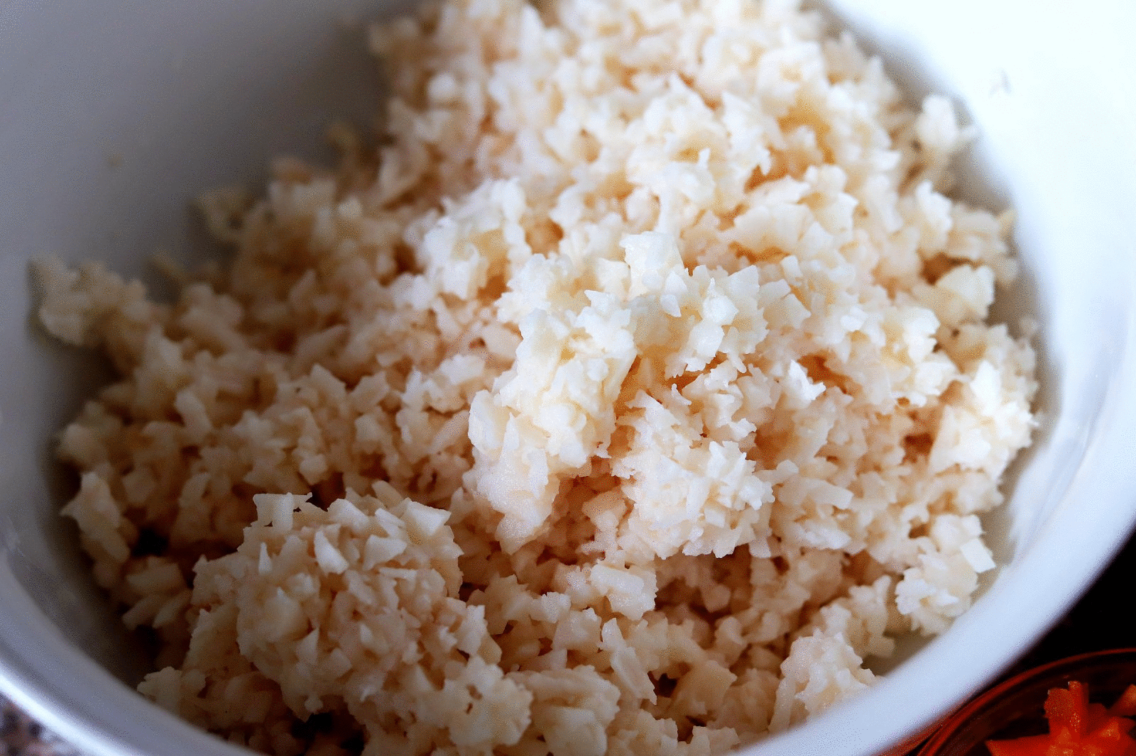 莲藕的最新吃法，不炖不炒，加入鸡蛋面粉拌一拌，出锅家人抢着吃