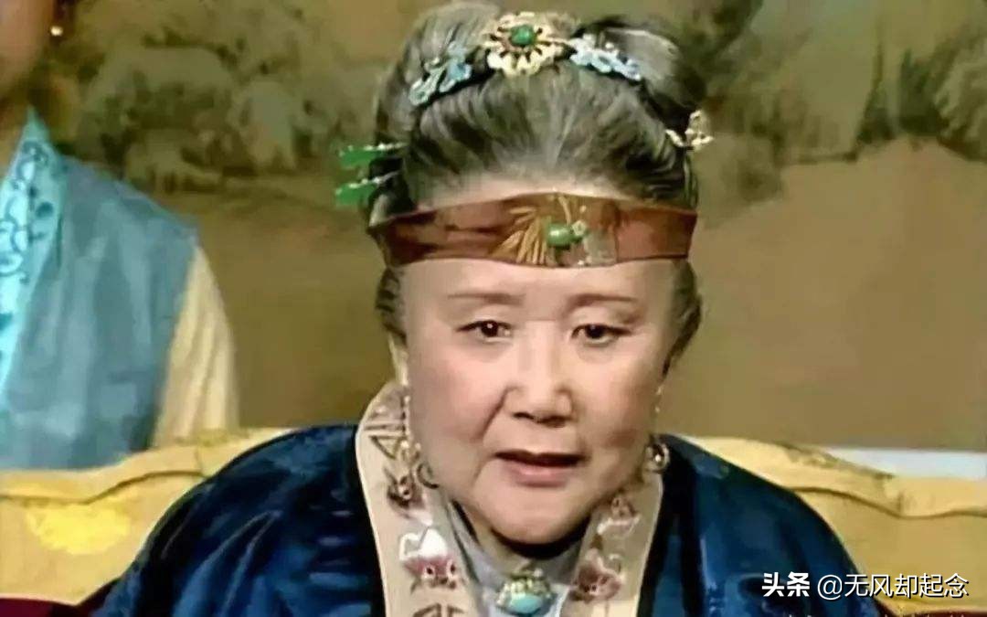 贾母批评薛宝钗，薛姨妈用一句话反击，王夫人听后，吓得赶紧阻止