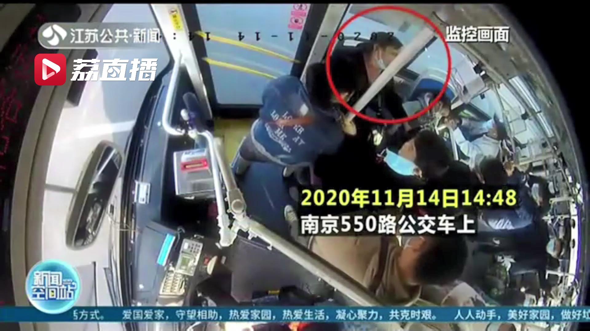 救人之后，南京这群热心的司乘又当起了带娃“保姆”