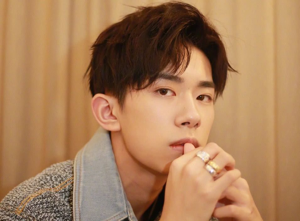 超40位明星单方面跟辱华品牌解约，为何不需要赔