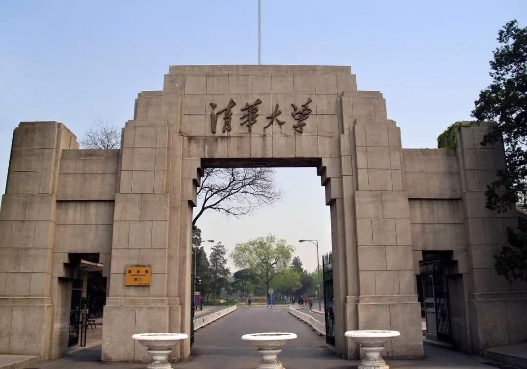 国产光刻机或将量产，华为自建芯片生产线，外媒：制裁宣告失败