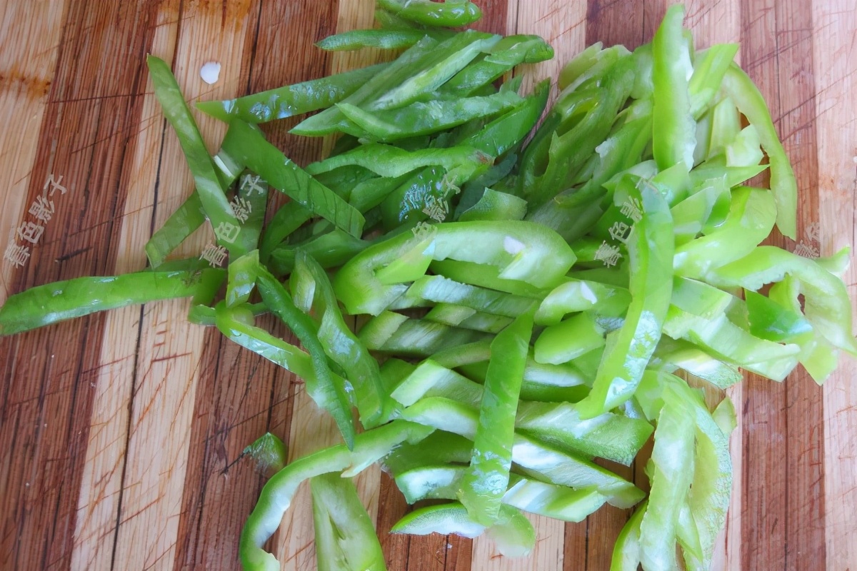 天气忽冷忽热这菜要多吃，简单小炒，劲道可口增食欲，好吃还不贵