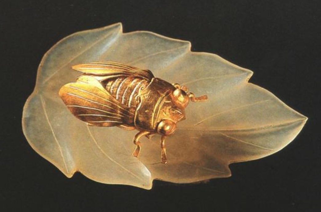 江苏工地挖到一处合葬墓，出土一文物，专家估价6亿