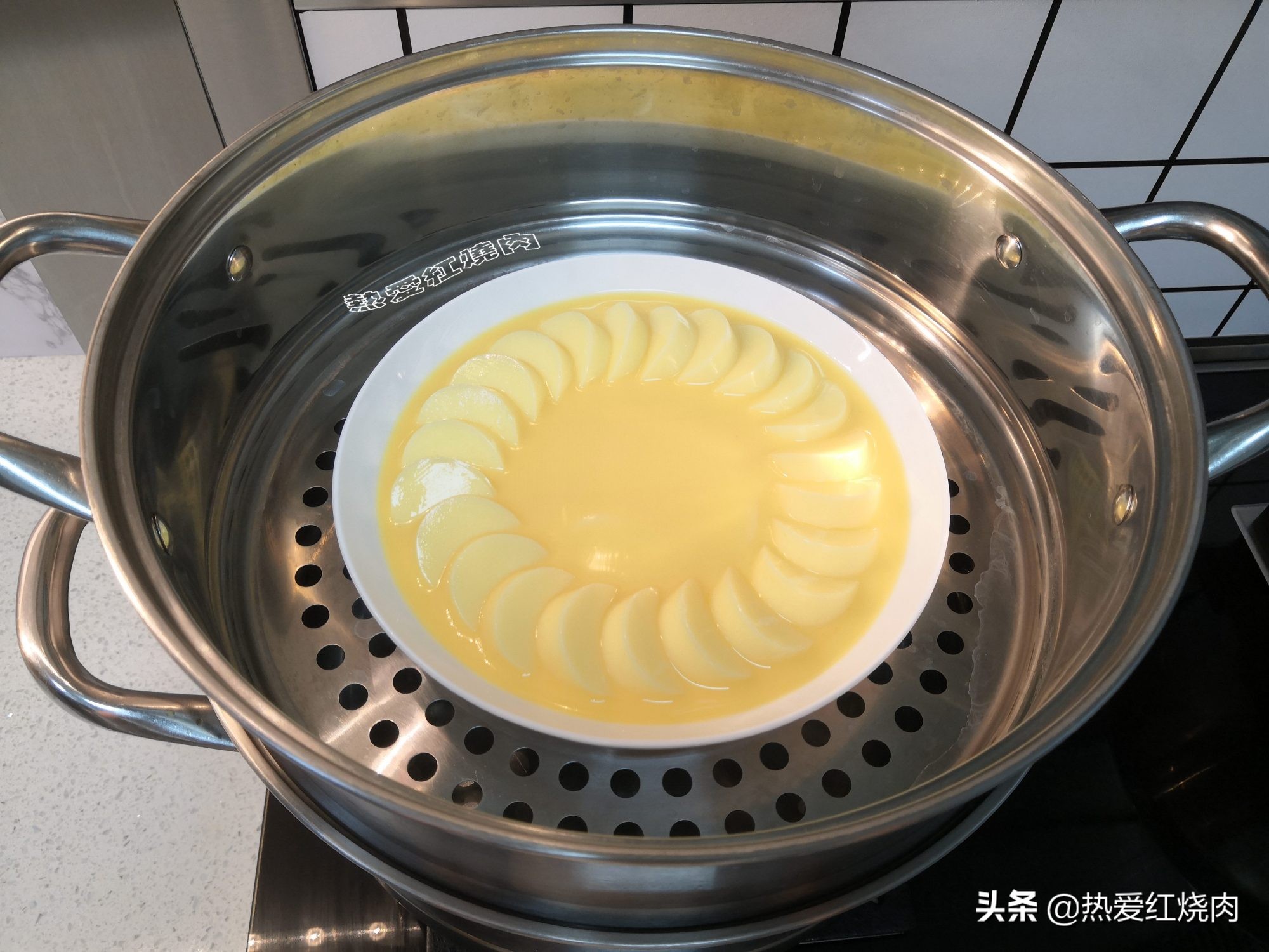 蒸蛋羹换个做法真漂亮，口感滑嫩一点空洞也没有，照着做你也行