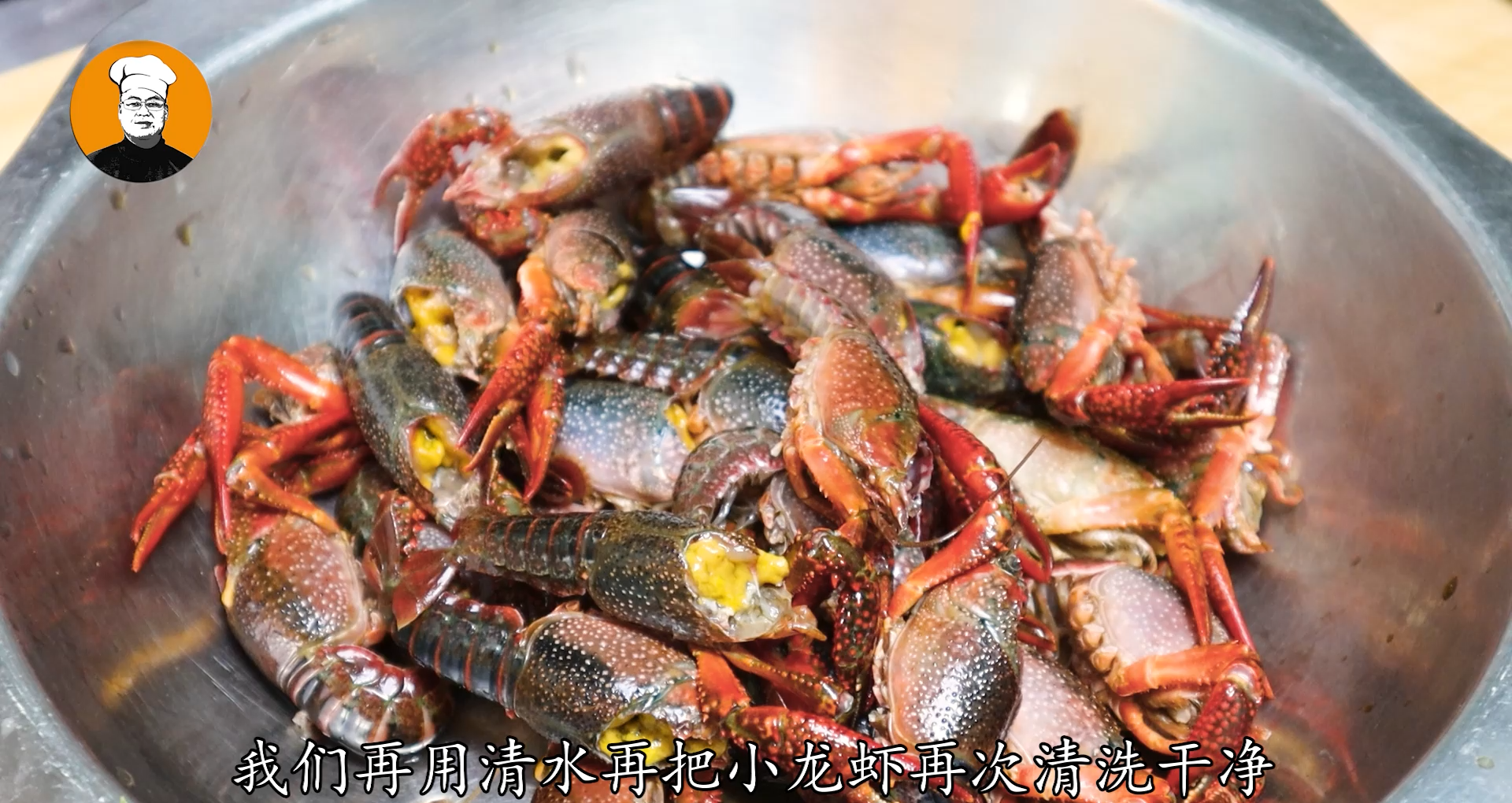 小草地別只用清水洗，等於吃垃圾，教你妙招，臟東西全跑光