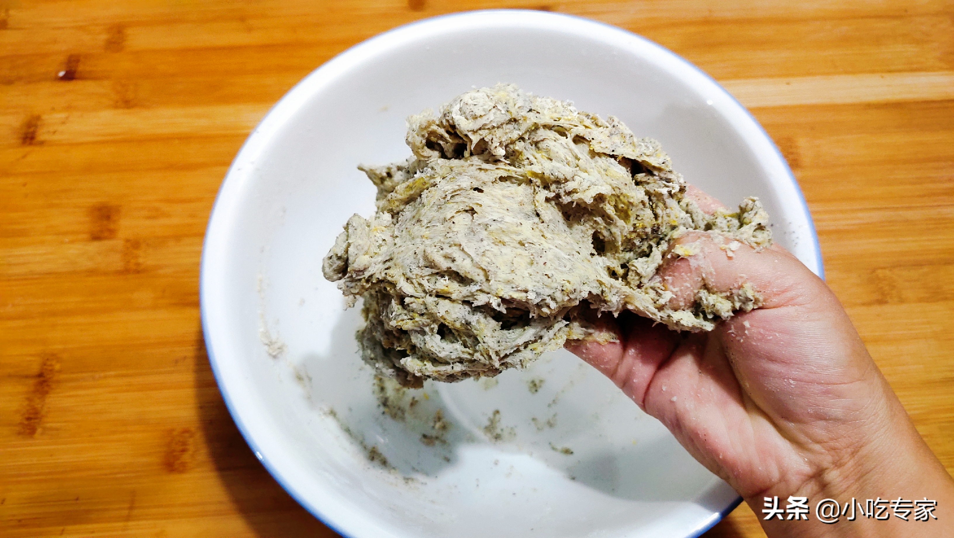 10年面点师详细讲解黑芝麻香酥油条做法，新手也能做的蓬松酥脆