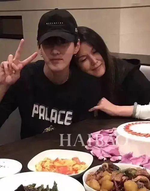 毁了吴亦凡的是都美竹吗?不,是他妈