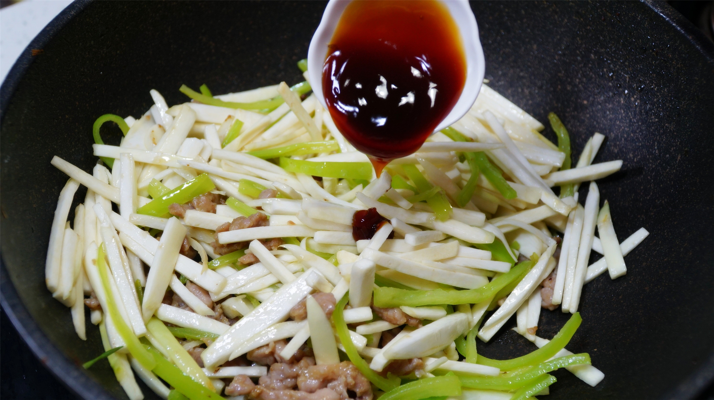 这菜，被称“水中参”，8元一斤，常吃对皮肤好，夏天防晒可多吃