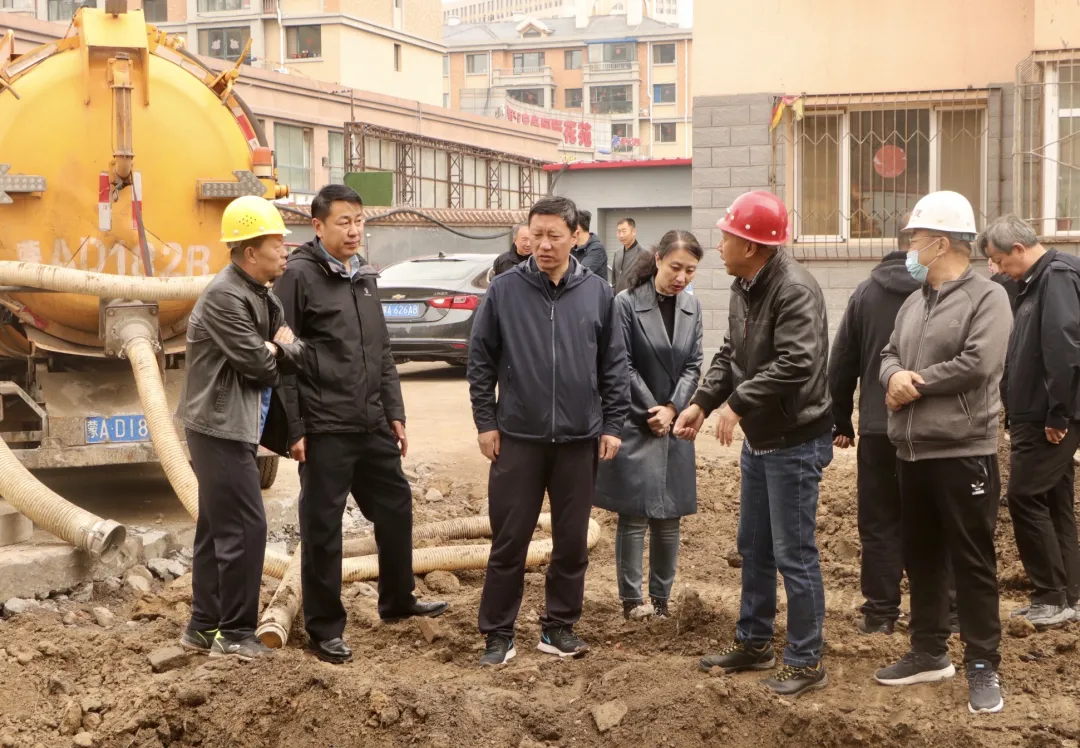 玉泉区领导督导老旧小区提升改造工作
