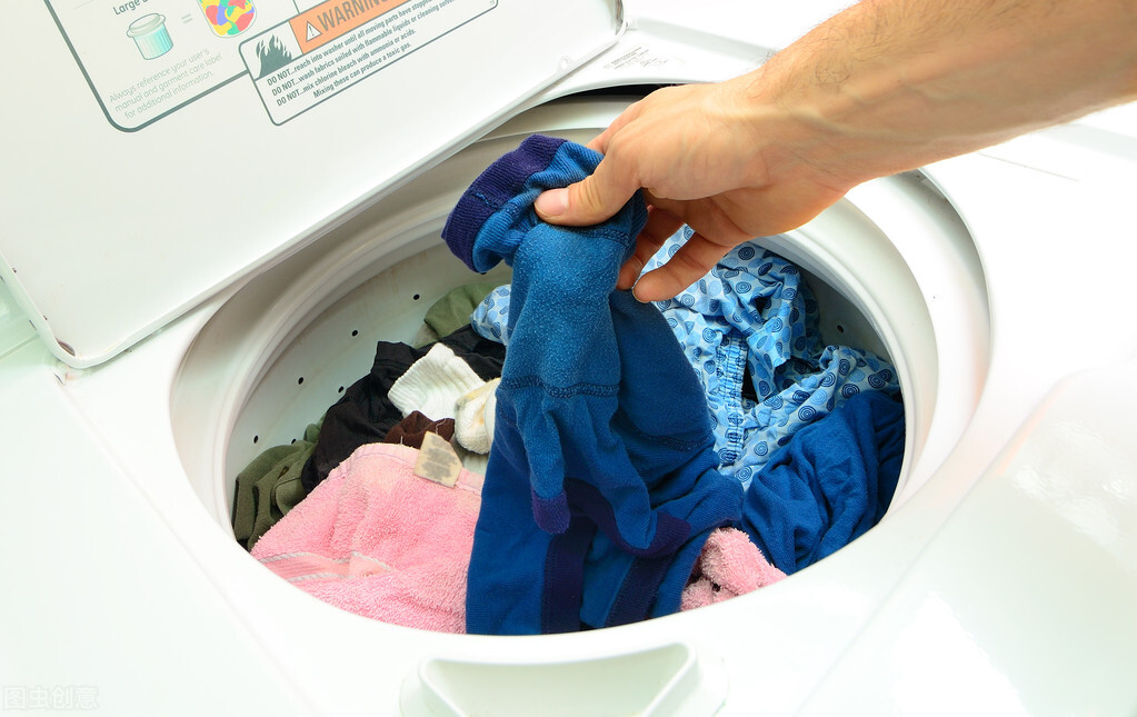 洗衣机的重量代表什么？干湿衣物标准一样吗？装满洗衣桶可以吗？