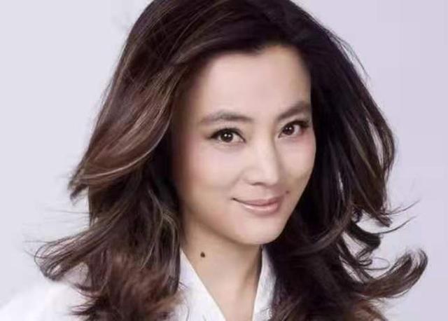 李玲玉的2段婚姻皆“被离婚”，34岁征服犹太富