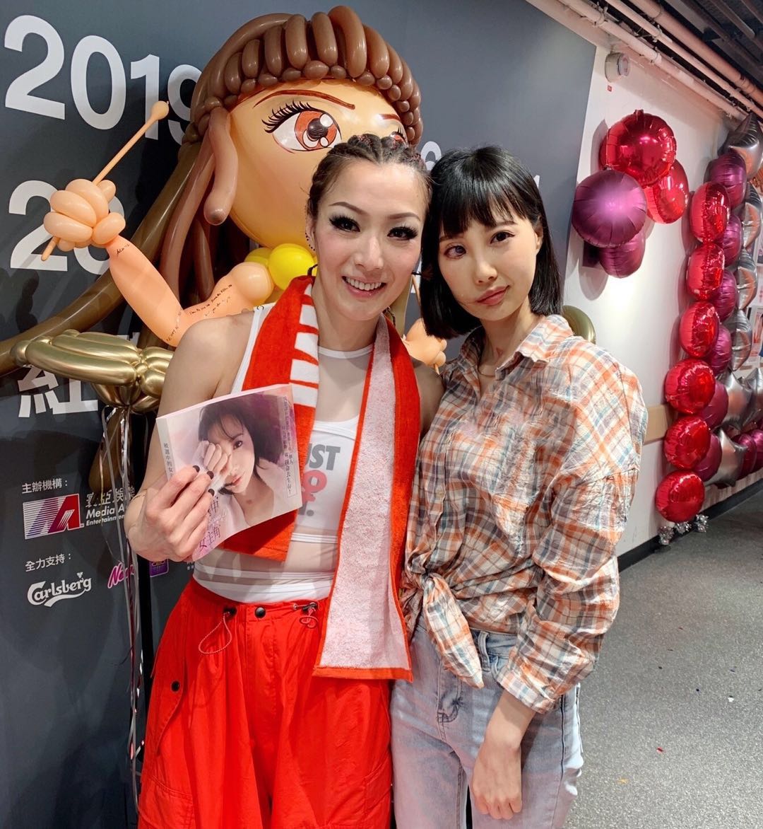 30岁香港女歌手拍片众筹医药费：被癌症选中的女主角，渴望活着