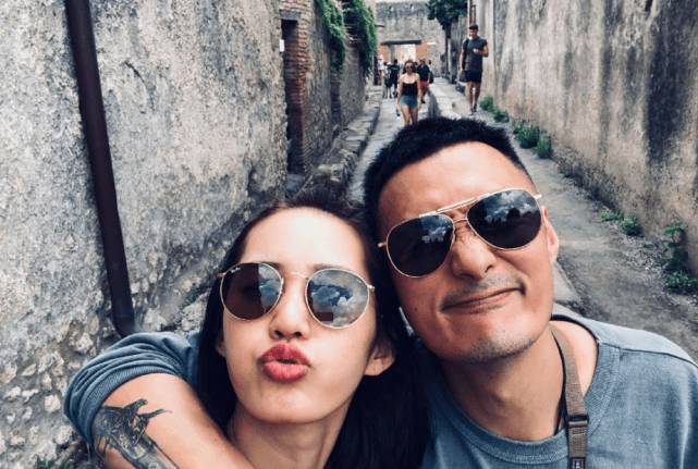 余文乐罕晒与女儿合照，28周早产妹妹长势喜人，全身肉嘟嘟萌翻