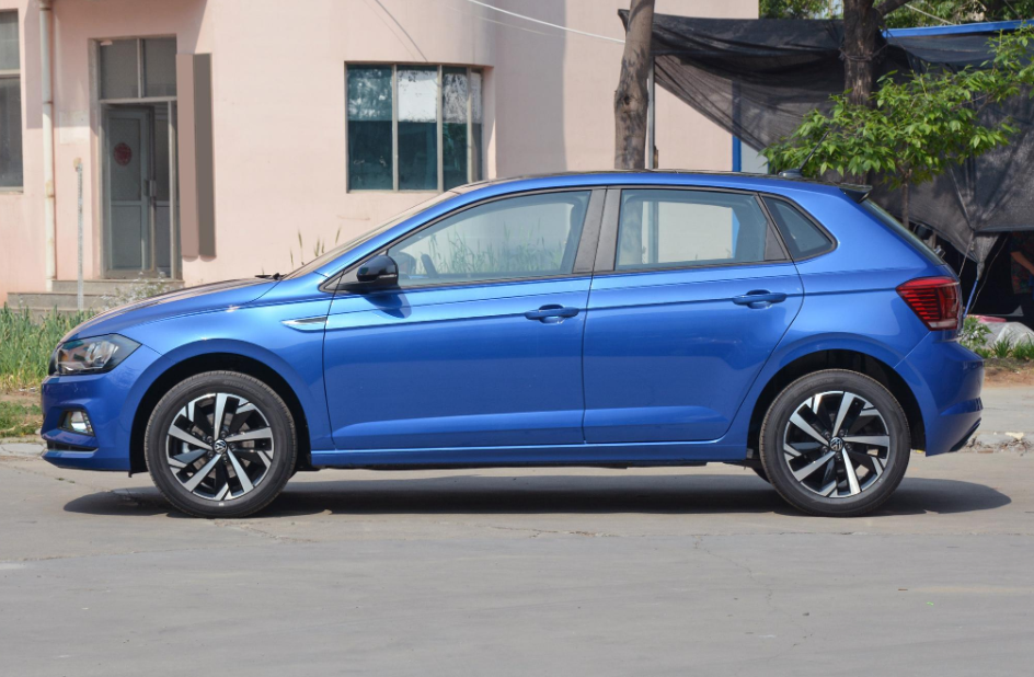 2021款polo解析油耗55l15l6at家用车小一点还实惠些