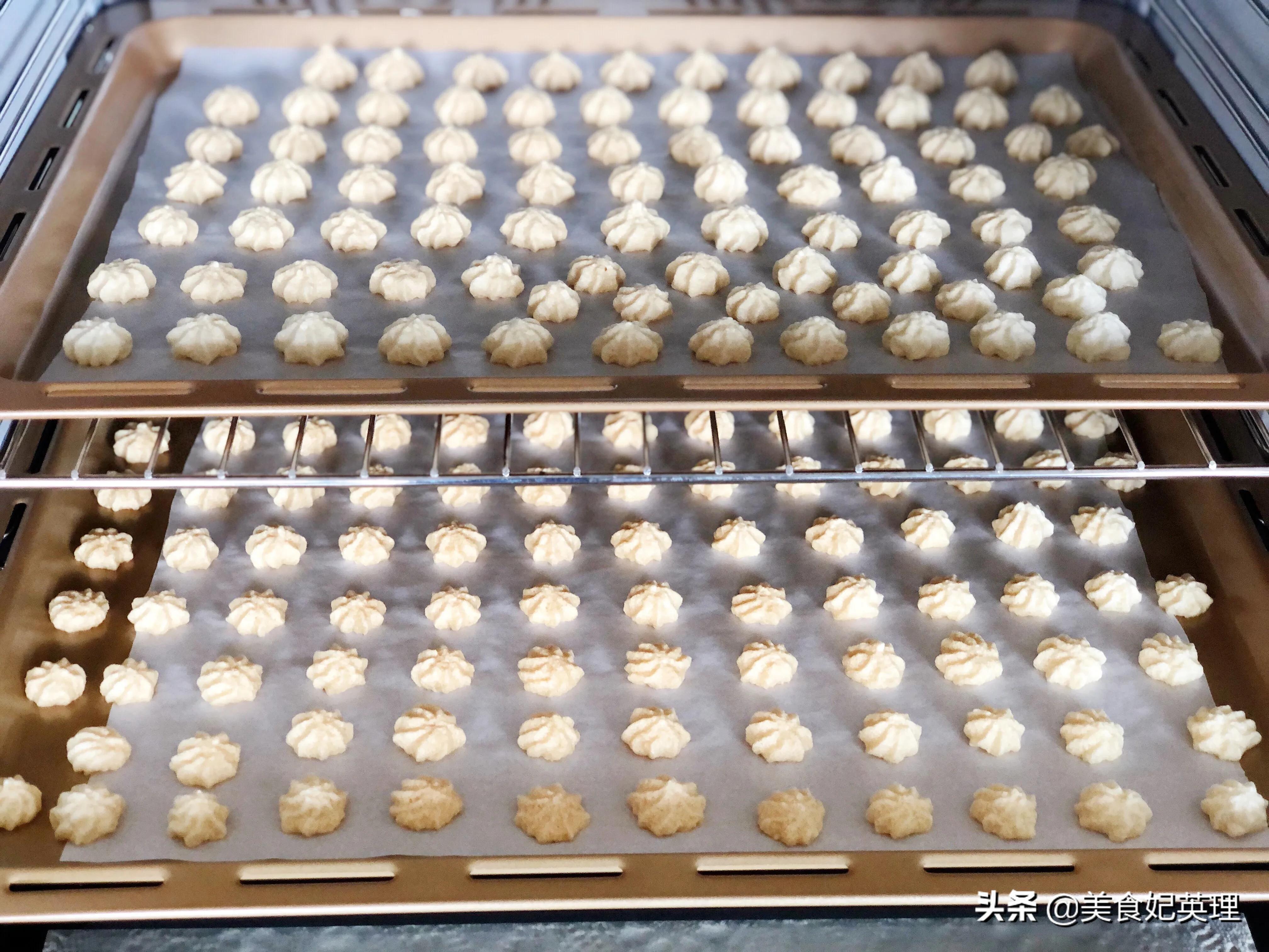 用蛋清做小零食简直太香了，两个蛋清做一堆！入口即化宝宝超喜欢