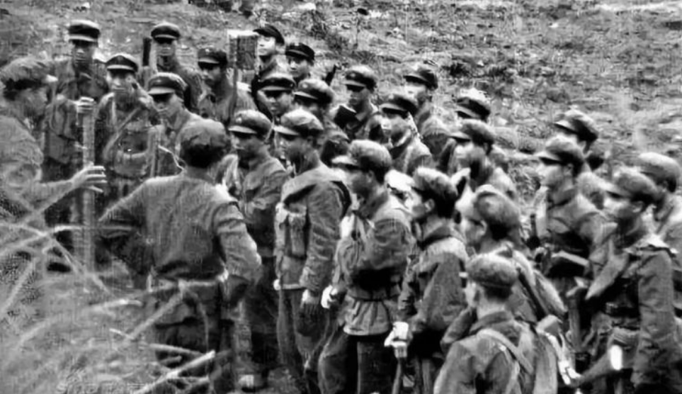 对越反击战，125师一个团主动撤回国，许世友大怒：杀他们的头