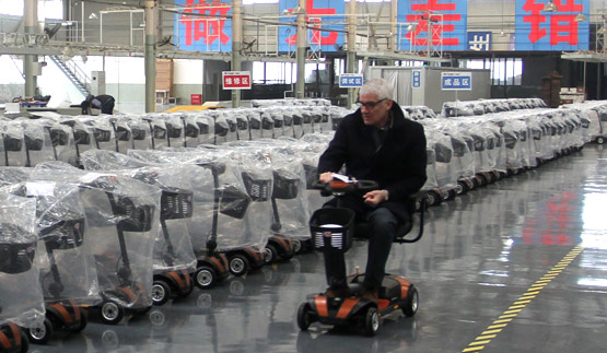 适合给老年人送礼的新选择—开天乐智能老年人电动代步车
