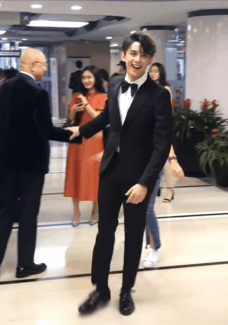 Wu Lei does not perform a little brother, small wolfhound of every year general attack just is you is correct open way