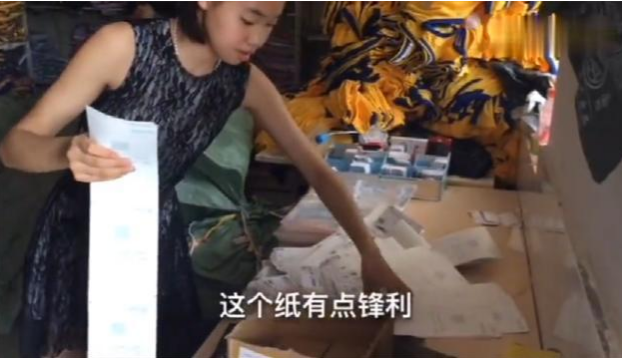 东莞一家6口人做跨境电商，两年赚3房4车，80岁爷