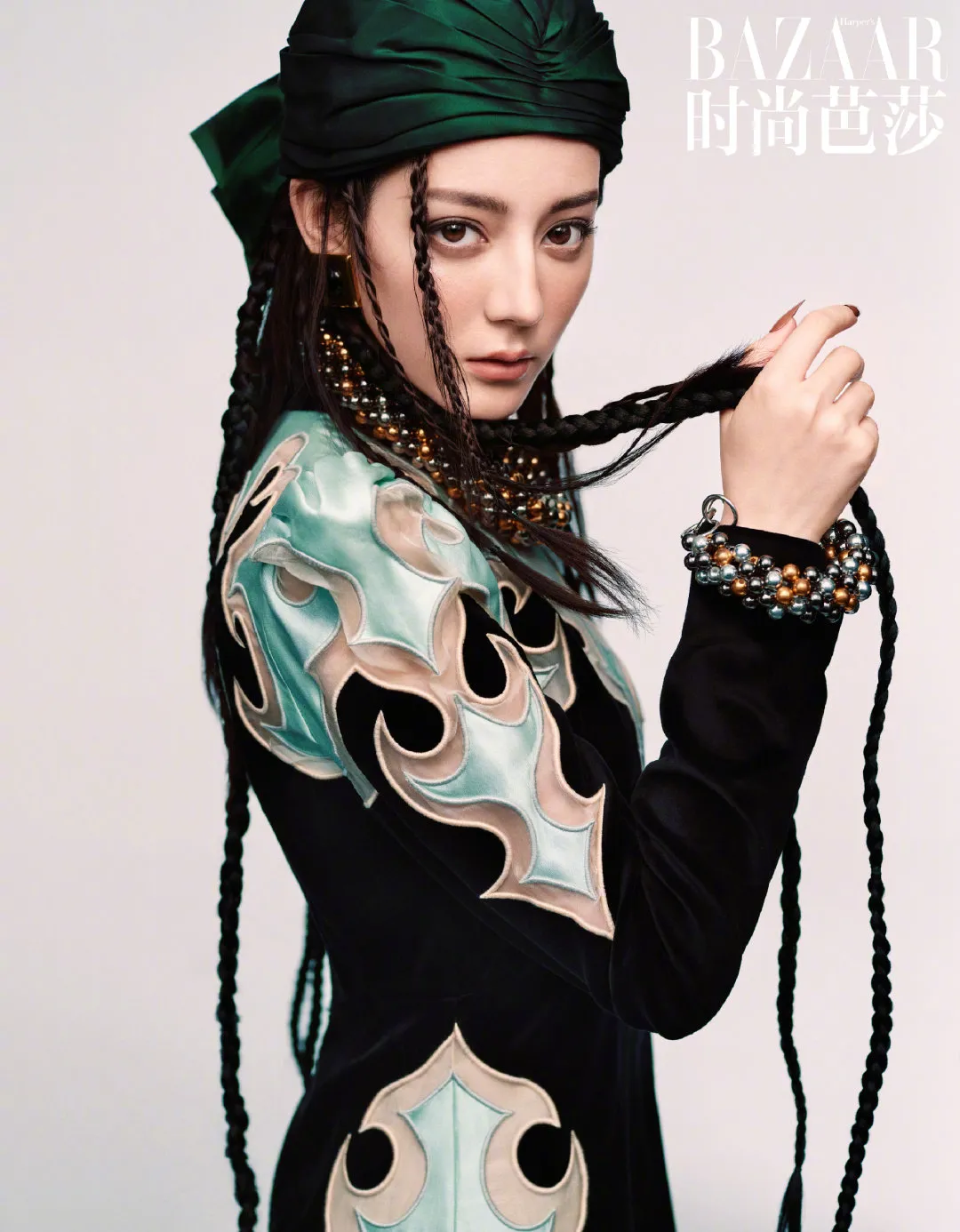 迪丽热巴:花朵大片!美人不止美貌!用时尚诠释单身、快乐、买!