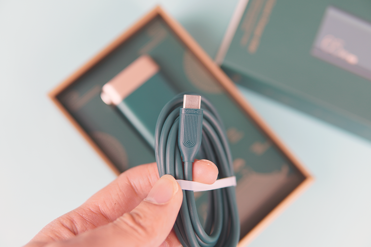 出门，一个充电器就够了——米物甄妙65W氮化镓充电器